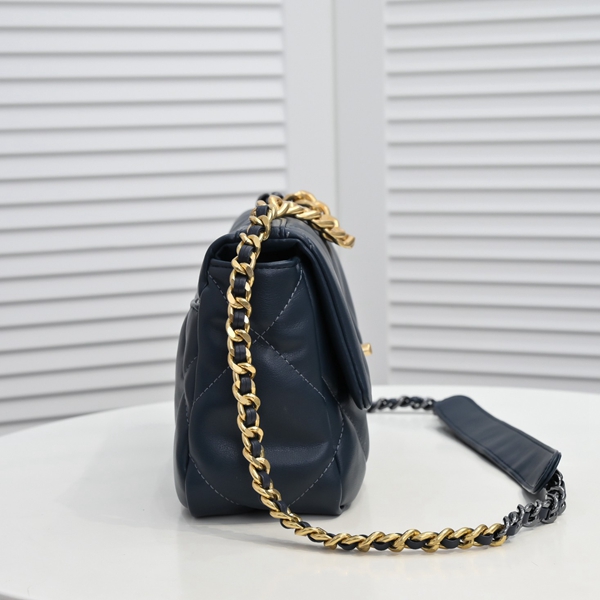 シャネルバッグ背面デザイン